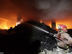 Bangladesh: Cháy xưởng may, 121 người thiệt mạng