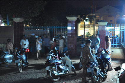 Bắt &ocirc;̉ bạc tại nhà Phó bí thư Đảng ủy xã Thu&acirc;̣n Phú