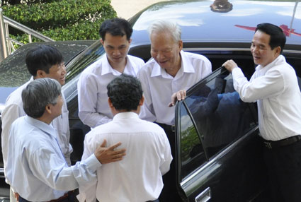 Đại tướng L&ecirc; Đức Anh thăm và làm vi&ecirc;̣c với lãnh đạo tỉnh Bình Phước