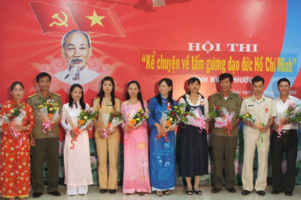 Tiếp tục đẩy mạnh việc học tập v&agrave; l&agrave;m theo tấm gương đạo đức Hồ Ch&iacute; Minh