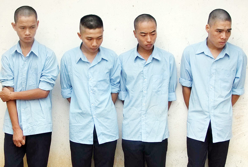 Bắt kh&acirc;̉n c&acirc;́p nhóm đ&ocirc;́i tượng hi&ecirc;́p d&acirc;m