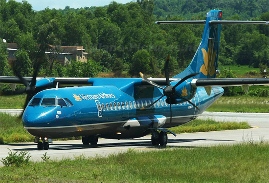 Máy bay của Vietnam Airlines rơi lốp