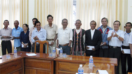 Ban Dân tộc HĐND tỉnh xem xét kết quả giám sát thực hiện phương án liên kết trồng cao su trên đất 134