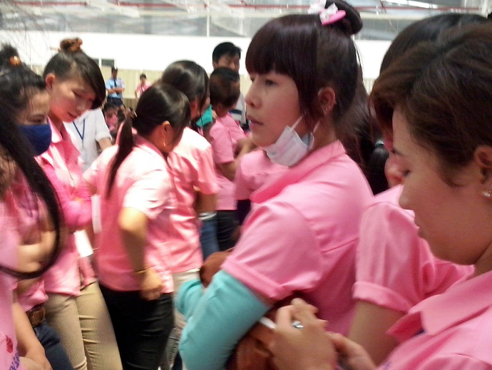 Phát hiện thức ăn có dòi, 800 công nhân KCN Bắc Đồng Phú bỏ làm