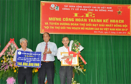 Công ty cổ phần cao su Đồng Phú tổ chức lễ mừng công và tuyên dương thợ cạo giỏi