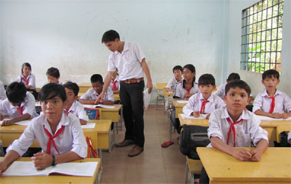 Ban ph&aacute;p chế HĐND tỉnh đề nghị minh bạch kế hoạch tuyển dụng vi&ecirc;n chức