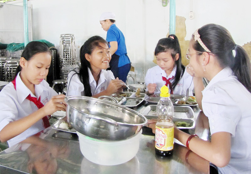 Thực hiện bán trú bậc trung học cơ sở: Khó hay dễ?