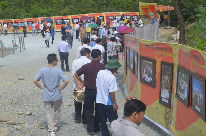 Triển lãm ảnh "Điện Biên Phủ - Thiên sử vàng chói lọi" 