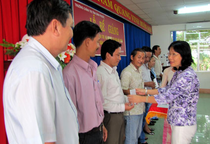 Bế giảng lớp bồi dưỡng ch&iacute;nh trị v&agrave; nghiệp vụ cho hội vi&ecirc;n Hội Nh&agrave; b&aacute;o