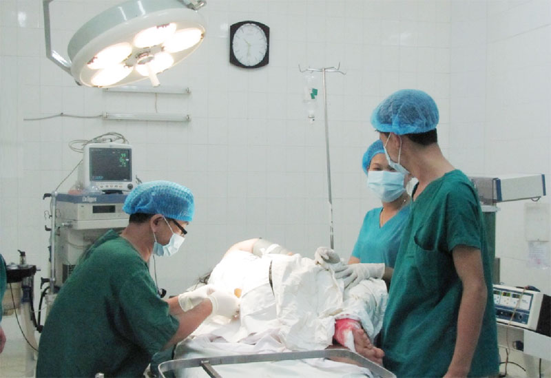 Từ 1-4, b&aacute;c sĩ Nguyễn Th&agrave;nh Trương giữ chức Gi&aacute;m đốc bệnh viện đa khoa tỉnh