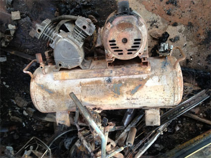 Cháy ti&ecirc;̣m, thi&ecirc;u rụi 8 xe m&ocirc;t&ocirc; là do ch&acirc;̣p đi&ecirc;̣n