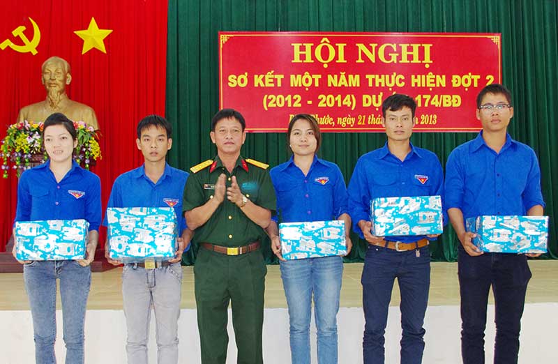 Sơ kết một năm thực hiện &ldquo;Tăng cường tr&iacute; thức trẻ t&igrave;nh nguyện&rdquo; đợt 2
