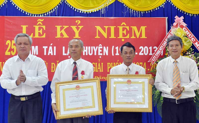 Kỷ ni&ecirc;̣m 25 năm tái l&acirc;̣p huy&ecirc;̣n Bù Đăng