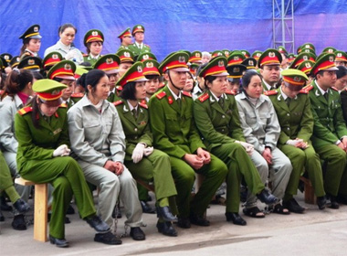 30 &aacute;n tử h&igrave;nh cho đường d&acirc;y bu&ocirc;n hơn 5.000 b&aacute;nh heroin