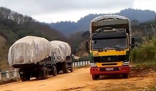 Về việc hàng lậu chọc 'thủng' đường biên, Phó chủ tịch UBND tỉnh Lào Cai Nguyễn Thanh Dương: 'Có buôn lậu gì đâu' (!)