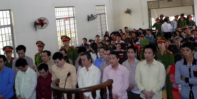 Đường d&acirc;y mua b&aacute;n 45 nữ tiếp vi&ecirc;n karaoke l&atilde;nh &aacute;n t&ugrave;