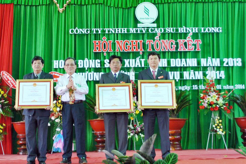 Cao su Bình Long thu nhập bình quân 8,5 triệu đồng/người/tháng