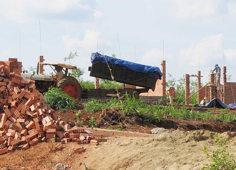 Thực hiện lồng gh&eacute;p việc đo đạc v&agrave; cấp sổ đỏ