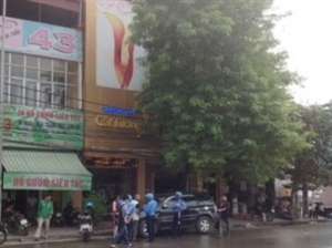 Dựng lại hiện trường vụ phi tang x&aacute;c ở thẩm mỹ viện