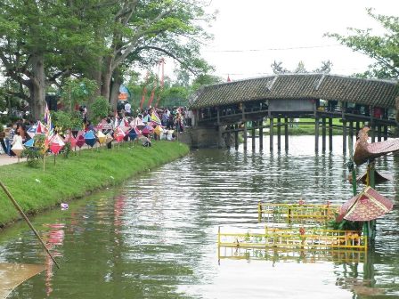  Độc đáo "Chợ quê ngày hội" tại cầu ngói Thanh Toàn 