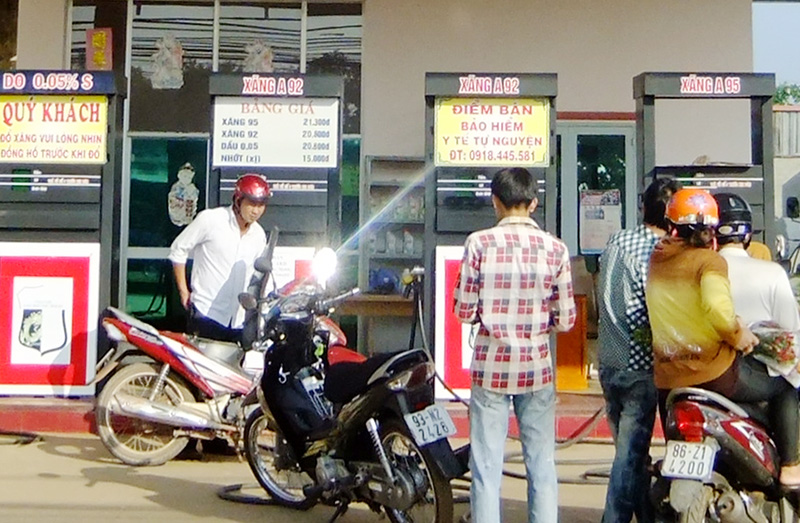Không niêm yết thời gian bán xăng dầu sẽ bị phạt