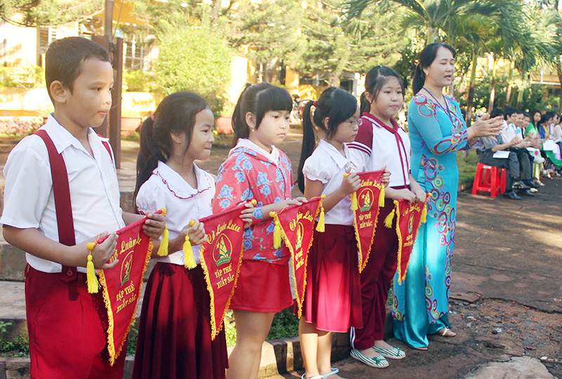 Kể chuyện Bác Hồ trong giờ chào cờ thân thiện