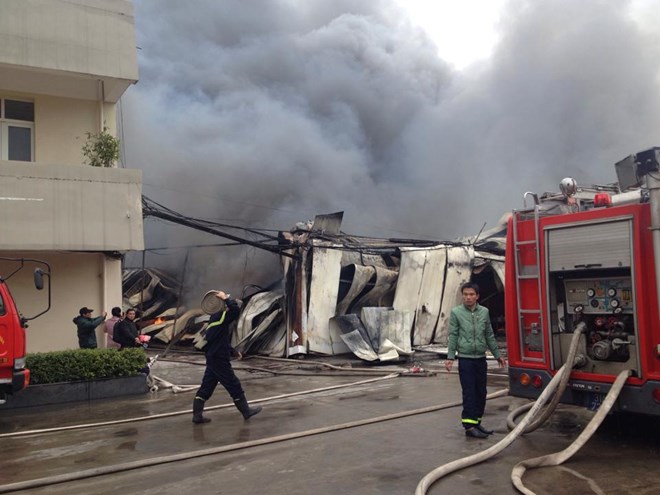 Xảy ra vụ cháy lớn tại Công ty cổ phần len Hà Đông