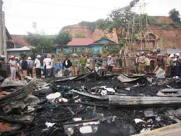 Cháy lớn thiêu rụi căn nhà gỗ trong khu dân cư tại Đà Lạt