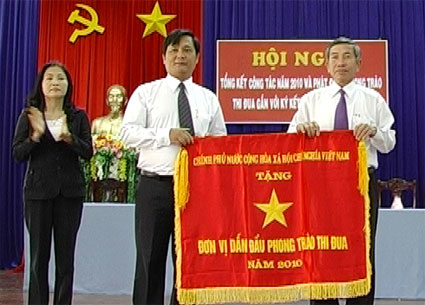 Chơn Th&agrave;nh: 394 c&aacute; nh&acirc;n v&agrave; 245 tập thể được khen thưởng