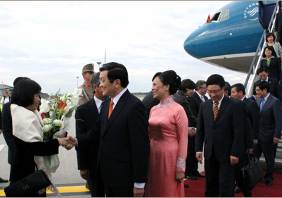 Chủ tịch Trương Tấn Sang bắt đầu chuyến thăm Hungary