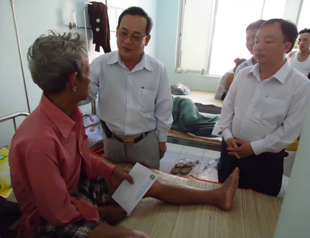 L&atilde;nh đạo tỉnh ch&uacute;c tết tại bệnh viện và v&agrave; x&iacute; nghiệp c&ocirc;ng tr&igrave;nh c&ocirc;ng cộng