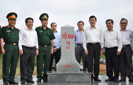 Chủ tịch nước Trương T&acirc;́n Sang v&ecirc;̀ thăm và làm vi&ecirc;̣c tại Bình Phước