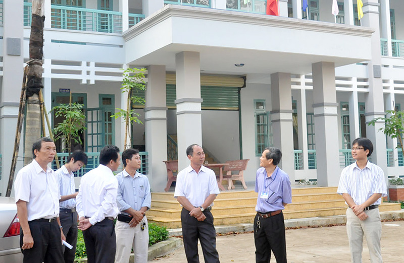 Cơ sở vật chất của bậc học phổ thông chưa đồng bộ