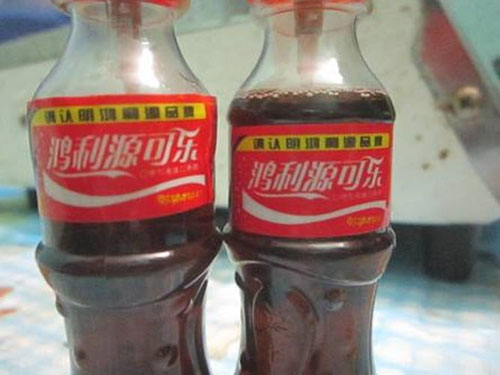 Phụ huynh lo lắng hàng nhái Coca Cola giá 2.000 đồng