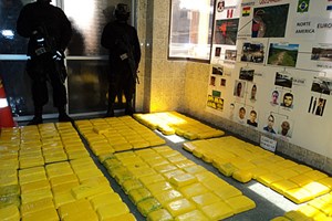 Nam Mỹ: Phá đường dây buôn lậu ma túy bằng máy bay