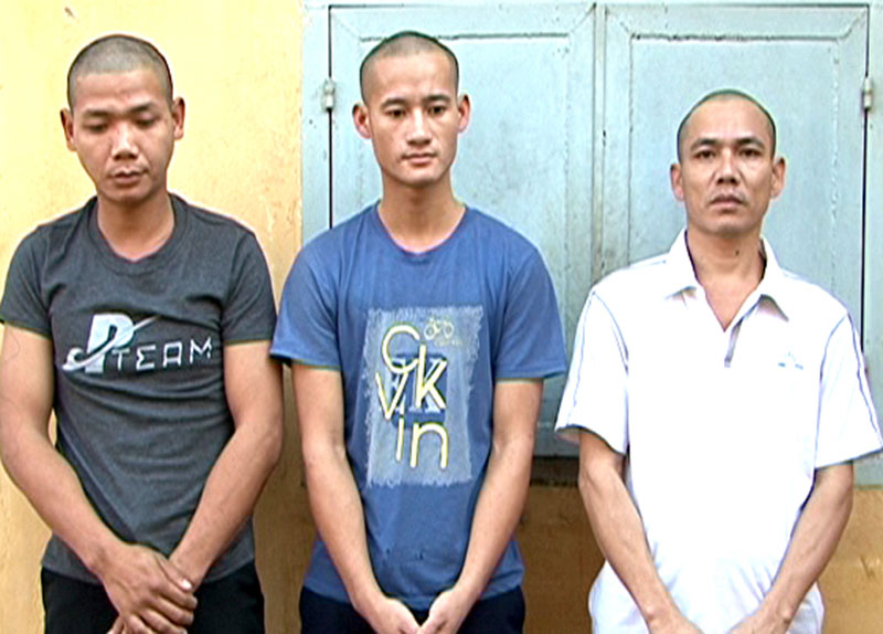 Vận động đầu th&uacute;, bắt 5 đối tượng truy n&atilde;