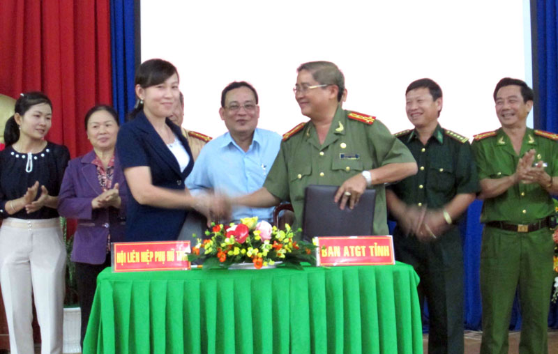 C&ocirc;ng an tỉnh k&yacute; kết phối hợp đảm bảo an to&agrave;n giao th&ocirc;ng