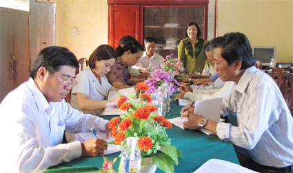 Hội Nông dân Việt Nam làm việc với hội Nông dân thị trấn Tân Phú