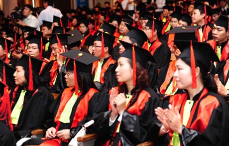 Ban h&agrave;nh Nghị quyết về đổi mới căn bản, to&agrave;n diện gi&aacute;o dục