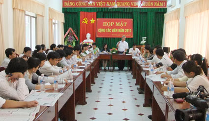 Cộng t&aacute;c vi&ecirc;n - ng&ograve;i b&uacute;t tr&ecirc;n mọi ngả đường