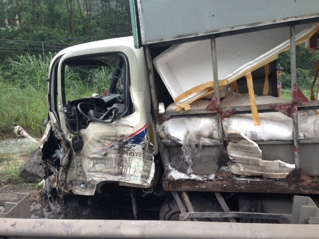 Va chạm liên hoàn tại tuyến đường tránh Cửa Ông