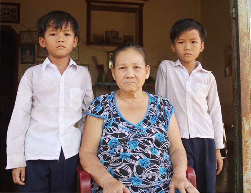  Cụ bà và 3 cháu mồ côi mong được xóa nợ