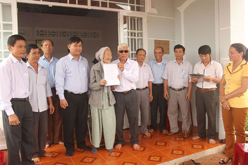Cụ Nguyễn Thị Ba được tặng nhà tình nghĩa