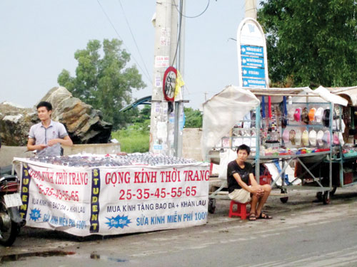 Cử nhân đi bán hàng rong