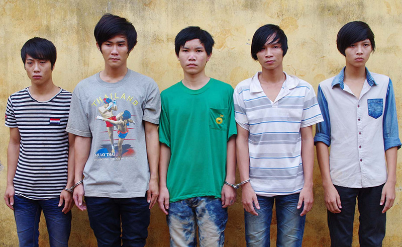 Bắt nhanh c&aacute;c đối tượng chặn xe tải cướp tiền