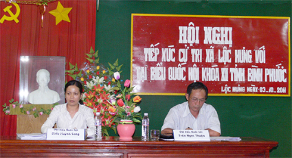 Đại biểu Quốc hội tiếp x&uacute;c cử tri tại B&ugrave; Đốp v&agrave; thị x&atilde; Phước Long