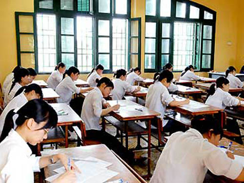 Mang vật dụng trái quy định vào phòng thi sẽ bị  phạt tiền