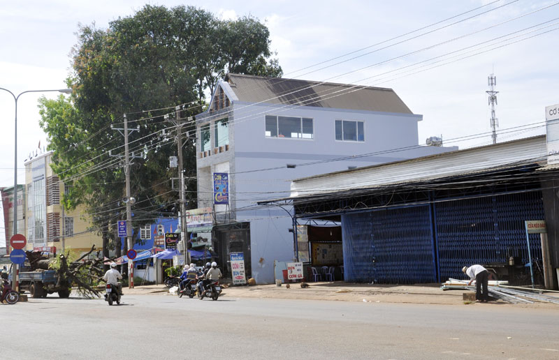 3 &ldquo;đại gia&rdquo; ở Phước Long bị bạn hàng áp giải v&ecirc;̀ làm vi&ecirc;̣c với c&ocirc;ng an