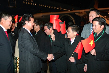 Thủ tướng Nguyễn Tấn Dũng tới Tokyo