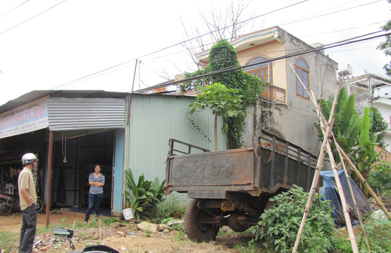 Đất c&ocirc;ng bỏ hoang, d&acirc;n kh&ocirc;ng nơi hội họp